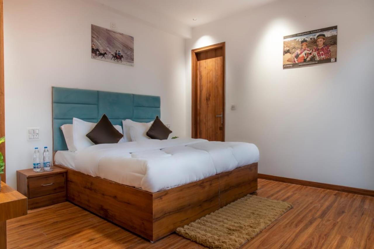 Hills Accomodation Kasauli Exterior photo